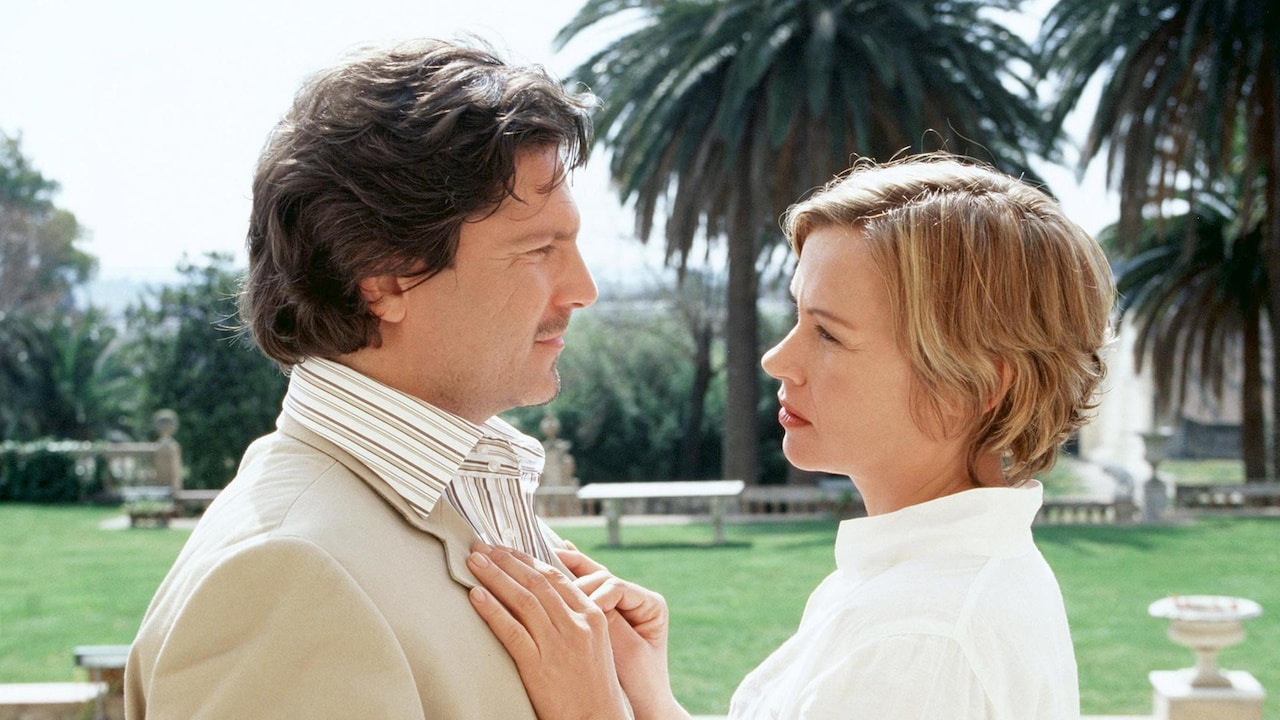 Ulrike's Dilemma in Geerbtes Glück: Love, Land, or a Fresh Start?